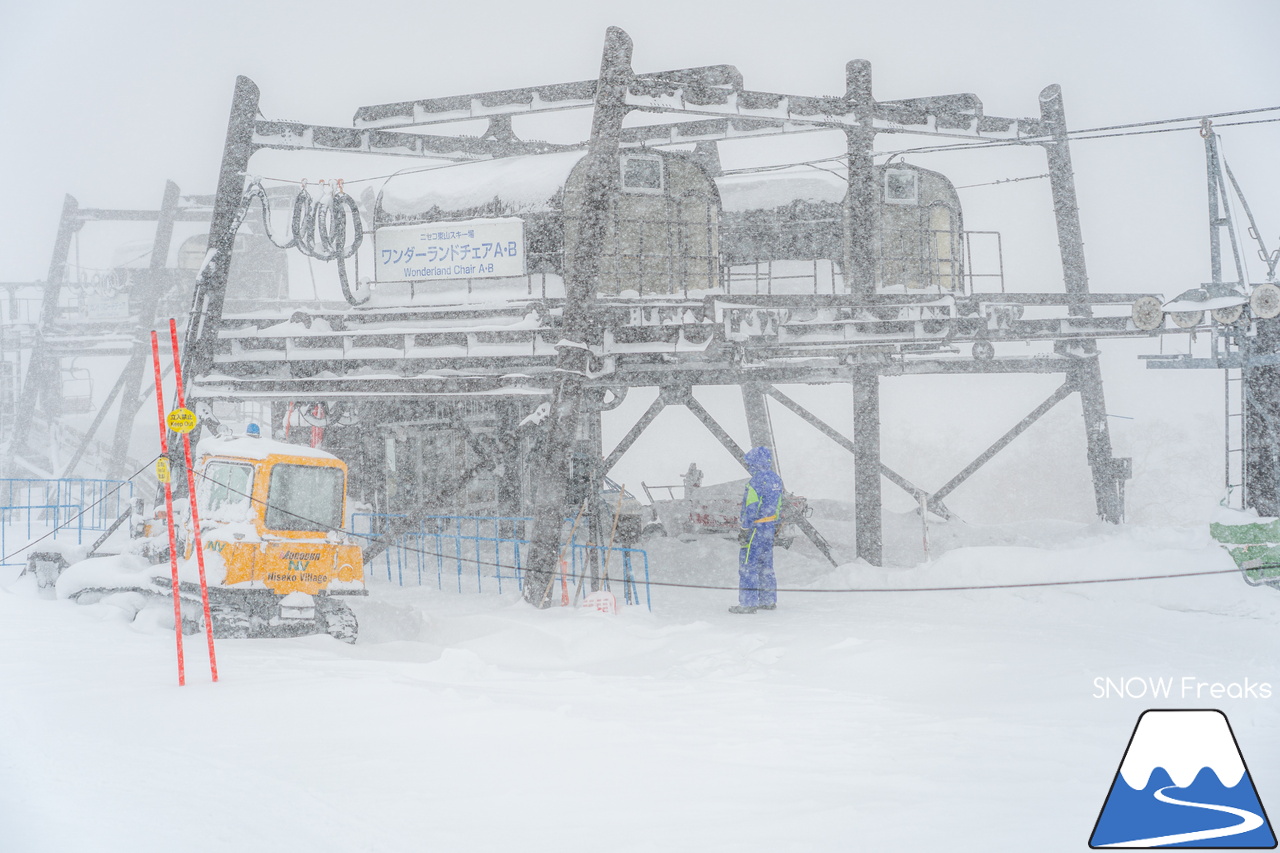 ニセコビレッジスキーリゾート｜気温 -18℃…。最強寒波到来で視界不良なほどのパウダースノーが降り積もる！